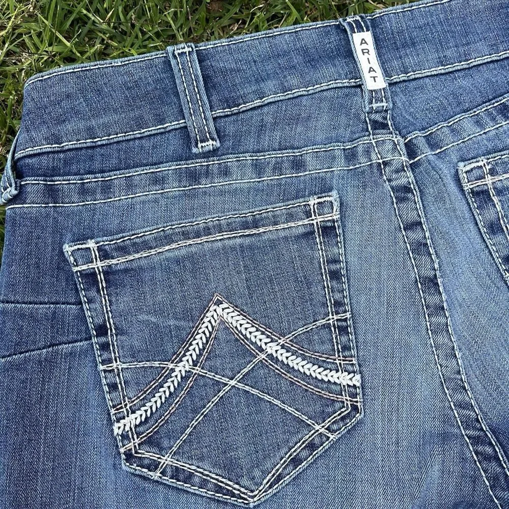 ARIAT WOMEN'S MID RISE ICON STACKABLE STRAIGHT STRETCH DENIM RIDING JEANS 31R - Picture 4 of 11